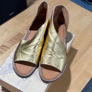 Free people Gold Women's Open-Toe Shoes. Size 38/7.5